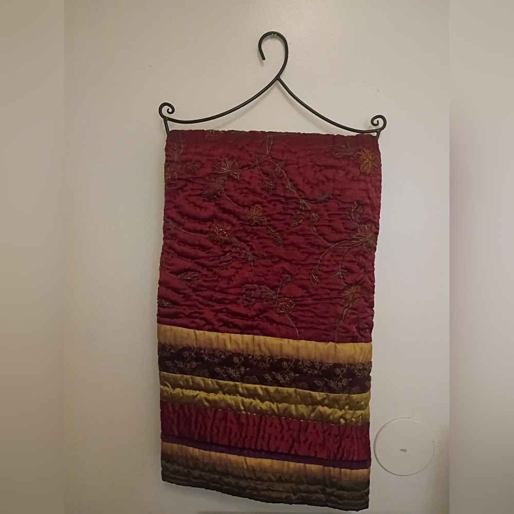 VTG Borgata Luxurious Burgundy and Gold Beaded Throw Blanket Sz 52 1/2 X 59